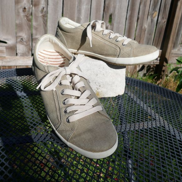 Taos Shoes - Women's TAOS Star Khaki Canvas Casual Lace Up Comfort Sneakers Shoes size 11